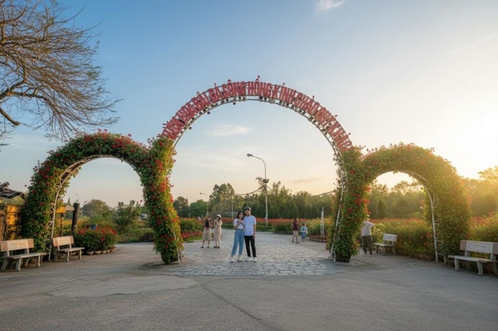 Bãi đá Sông Hồng nằm ở gần trung tâm nên rất tiện khám phá